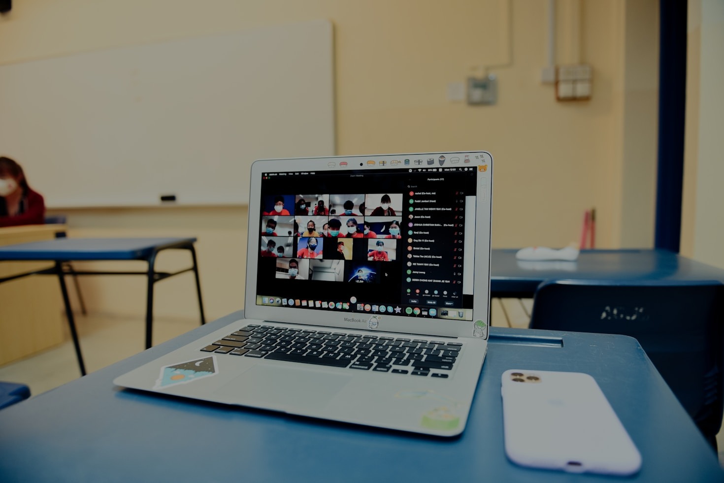 How Live Streaming Brings People Together Worldwide
